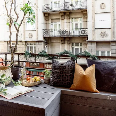 Chill On The Screened Balcony-budapest Historic Landmarks Lägenhet Budapest