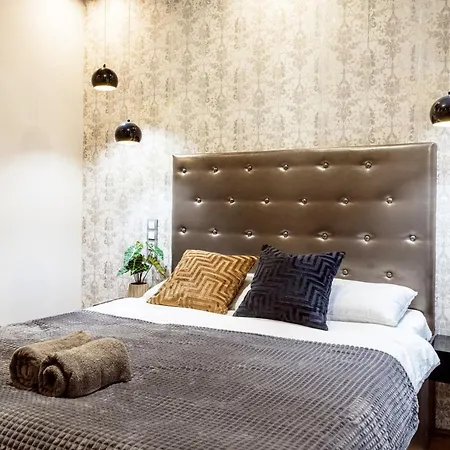 Chill On The Screened Balcony-budapest Historic Landmarks Appartement *