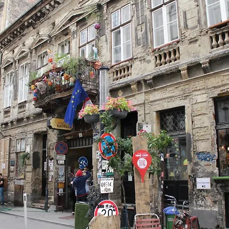 Super Central Cosy 1Br Near Newyork Cafe W View Budapest