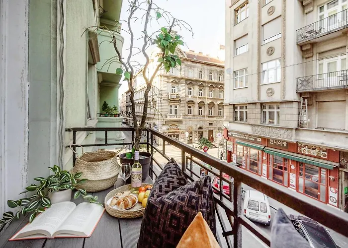 Chill On The Screened Balcony-budapest Historic Landmarks Lägenhet Budapest